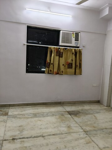 Room in 2 BHK Apartment at Sundeep CHS, Santacruz East – for Rent