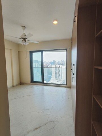 Room in 3 BHK Apartment at Naman Habitat, Andheri West – for Rent