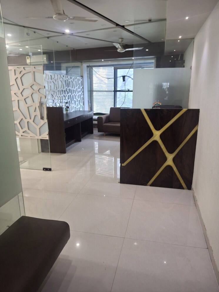 Team Area, adajan Commercial Office Space 800 Sq.Ft. In Adajan Surat 9164473