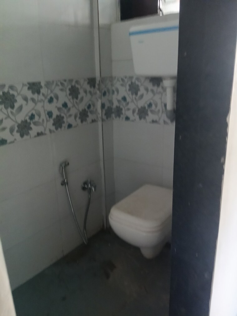 Bathroom, mathuradas-mills-estate Commercial Showroom 700 Sq.Ft. In Lower Parel Mumbai 9164494