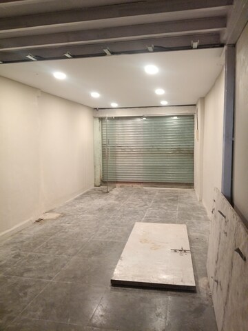 Room in  Showroom at Mathuradas Mills Estate, Lower Parel – for Rent