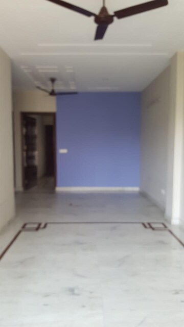 Room in 2 BHK Builder Floor at Sector 38 – for Rent