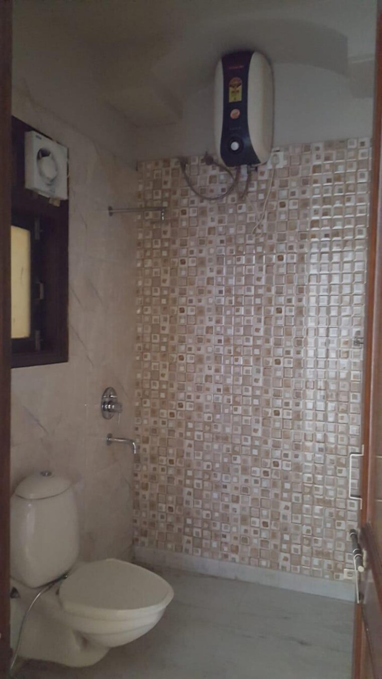 Bathroom, sector 38 2 Bedroom 1050 Sq.Ft. Builder Floor In Sector 38 Gurgaon 9164508