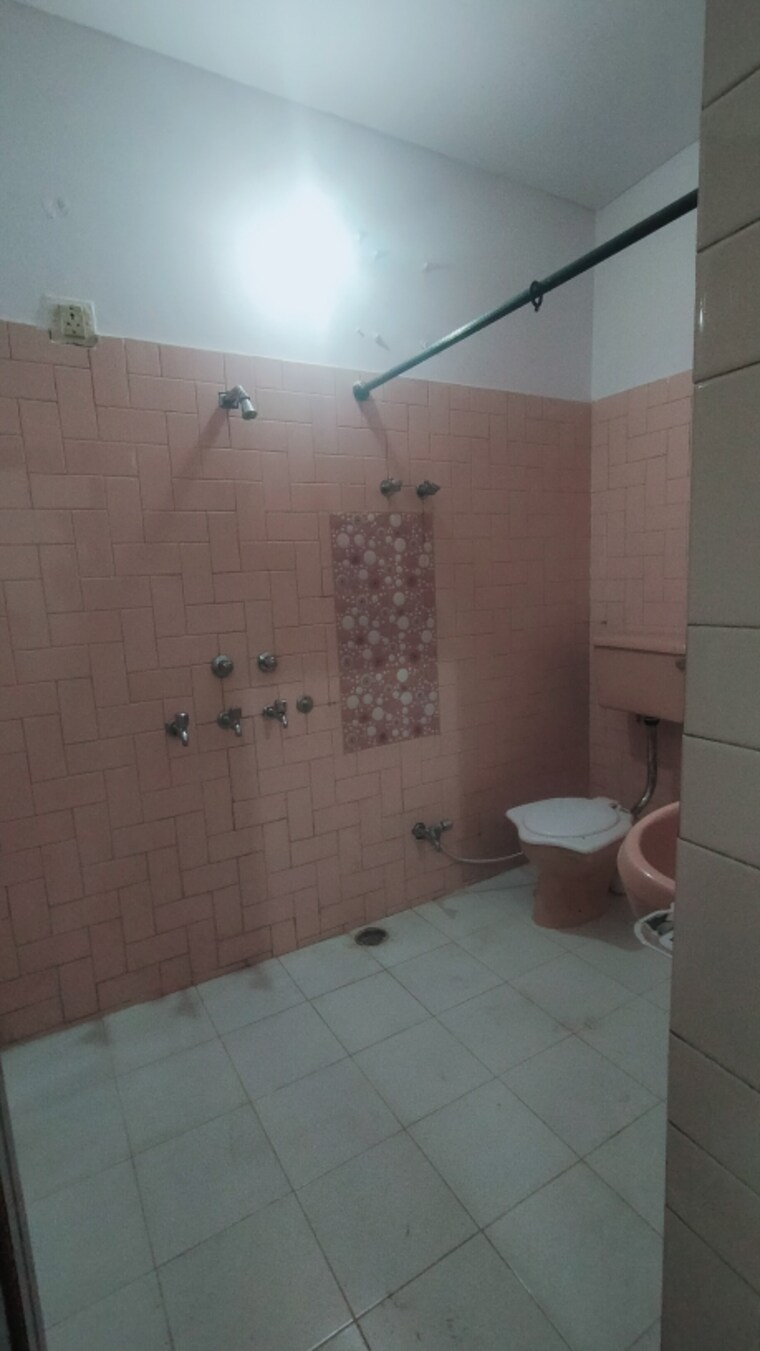 Bathroom, gomti nagar Commercial Shop 800 Sq.Ft. In Gomti Nagar Lucknow 9164543