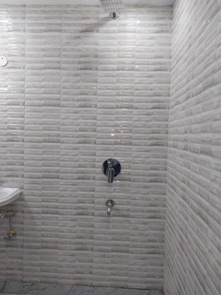 Bathroom, nagin-lake-view-apartment 2 Bedroom 1000 Sq.Ft. Apartment In Paschim Vihar Delhi 9164547