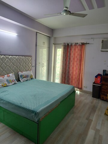 Bedroom in 1 RK Apartment at Sector 63a – for Rent