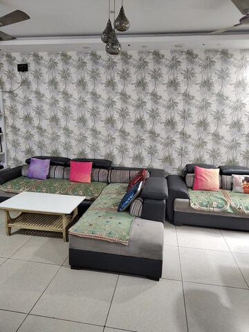 Team Area in 1 RK Apartment at Sector 63a – for Rent