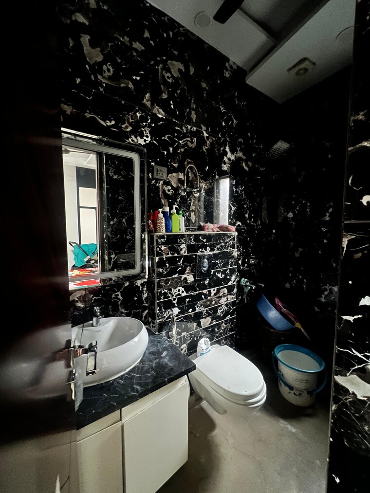 Attached Bathroom, navbharat-apartments 2.5 Bedroom 1000 Sq.Ft. Apartment In Paschim Vihar Delhi 9164551