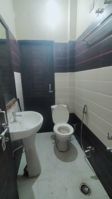 Bathroom in 3 BHK Independent House at Gomti Nagar – for Rent