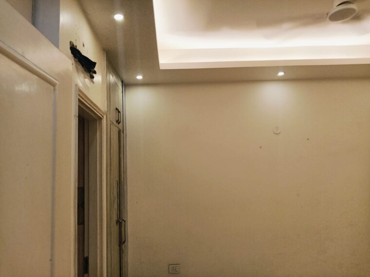 Room, chittaranjan park 2 Bedroom 1050 Sq.Ft. Builder Floor In Chittaranjan Park Delhi 9164579