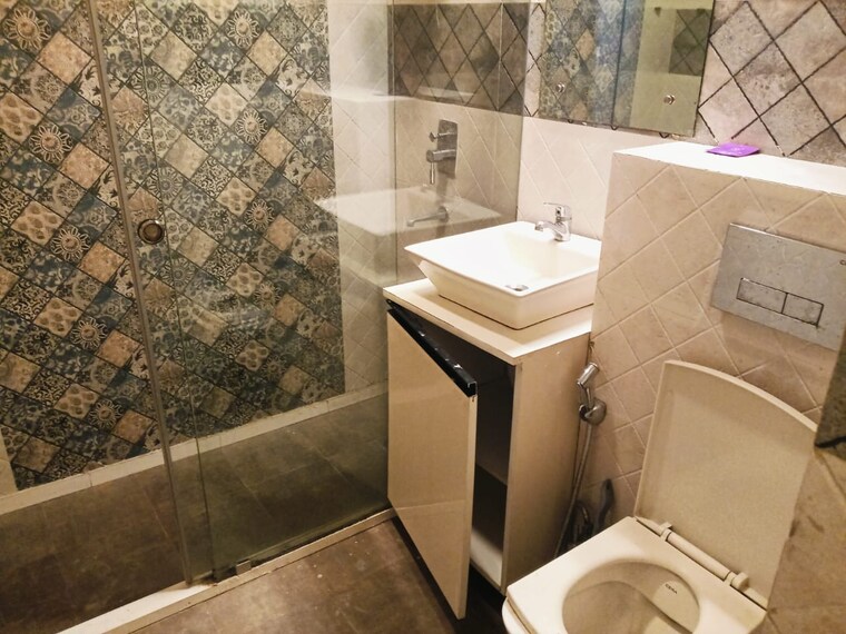 Bathroom, chittaranjan park 2 Bedroom 1050 Sq.Ft. Builder Floor In Chittaranjan Park Delhi 9164579