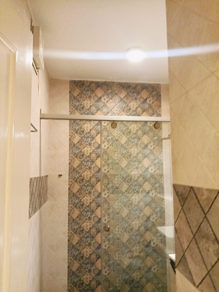 Bathroom, chittaranjan park 2 Bedroom 1050 Sq.Ft. Builder Floor In Chittaranjan Park Delhi 9164579