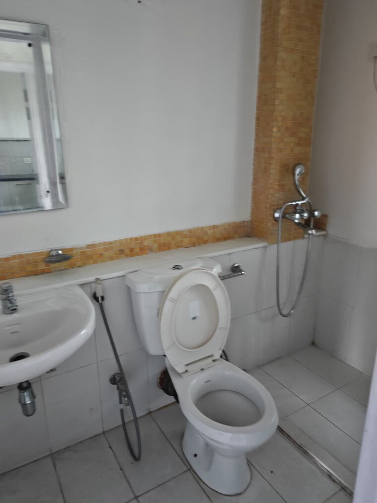 Bathroom, defence colony 4 Bedroom 2100 Sq.Ft. Builder Floor In Defence Colony Delhi 9164601