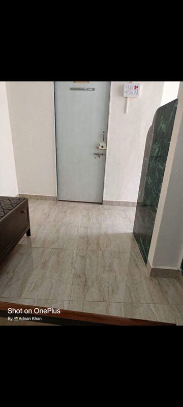 Room in 2 BHK Apartment at Raheja Classique, Andheri West – for Rent