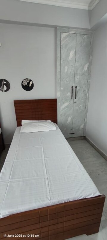 Room in  Pg at Proview Technocity, Chi V Greater Noida – for Rent