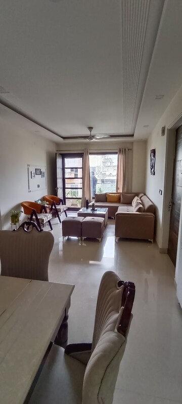Team Area in 3 BHK Builder Floor at Ansal API Esencia, Sector 67 – for Rent