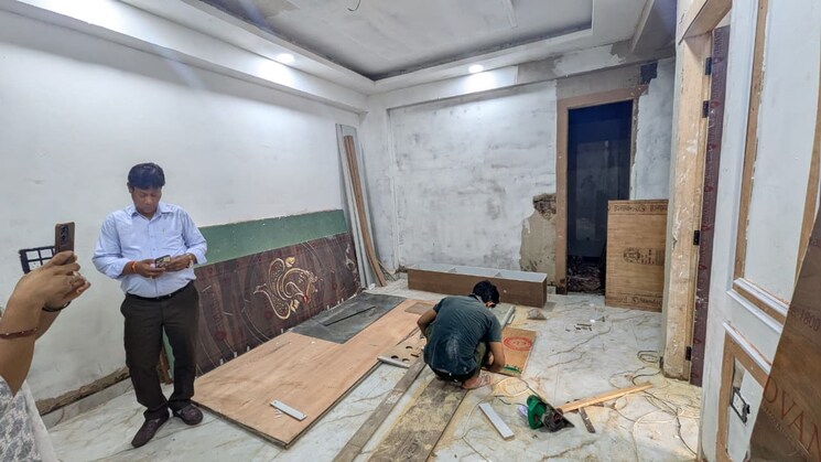 Room, noida central 1.5 Bedroom 100 Sq.Yd. Builder Floor In Noida Central Noida 9164674