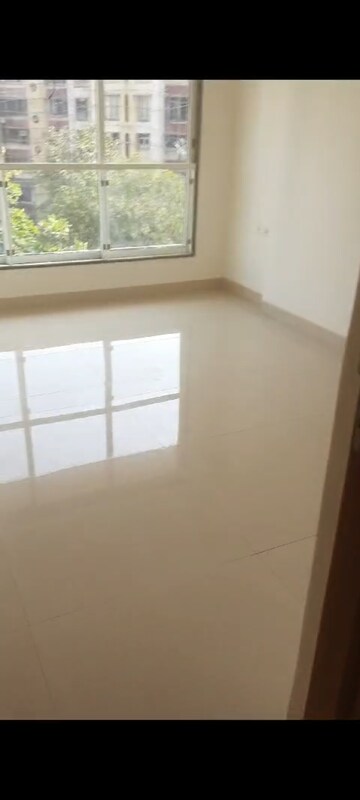Room in 2 BHK Apartment at Pride Park Royale, Andheri East – for Rent