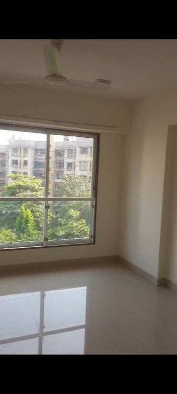 Room in 2 BHK Apartment at Pride Park Royale, Andheri East – for Rent