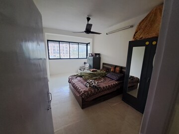 Bedroom in 2 BHK Apartment at Malad West – for Rent