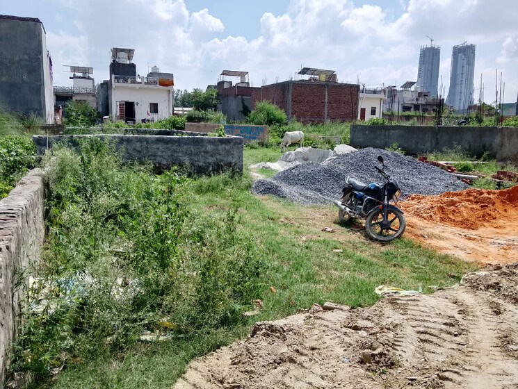  Parking, sector 150  90 Sq.Yd. Plot In Sector 150 Noida 9164767