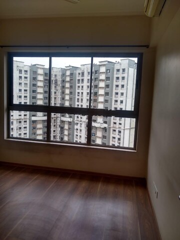 Room in 2 BHK Apartment at LnT Realty Emerald Isle, Powai – for Rent
