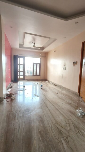 Room in 3 BHK Builder Floor at AVA Court, Sector 47 – for Rent