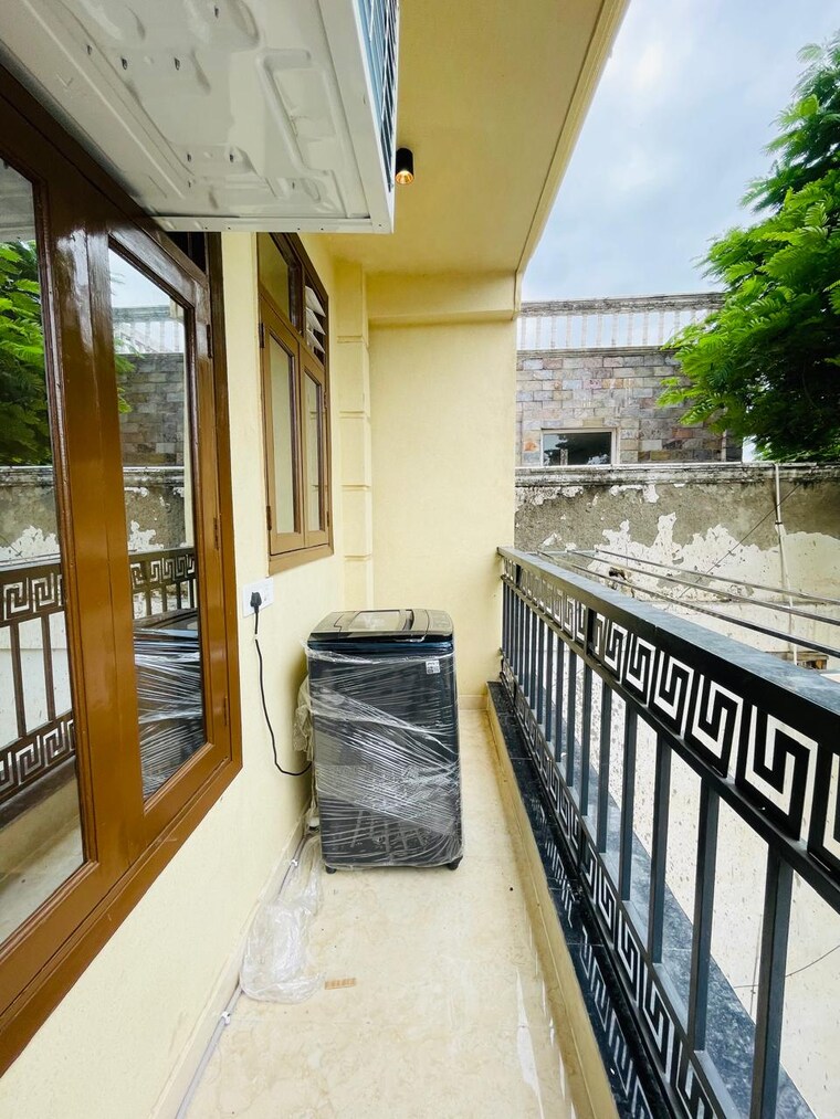 Balcony, saket 2 Bedroom 980 Sq.Ft. Apartment In Saket Delhi 9164967
