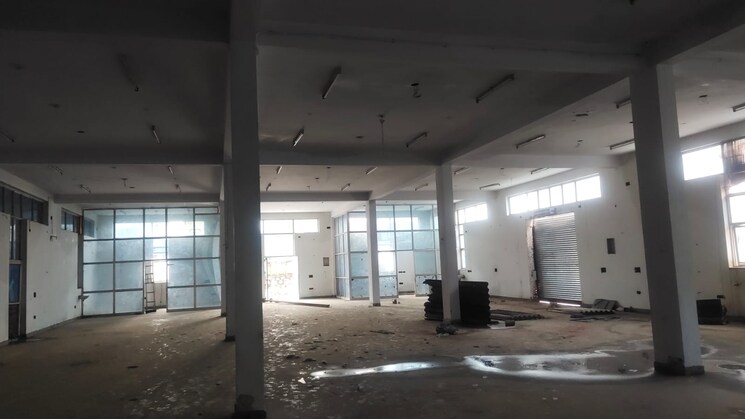  Parking, chaupanki Commercial Industrial Plot 2700 Sq.Mt. In Chaupanki Bhiwadi 9164874