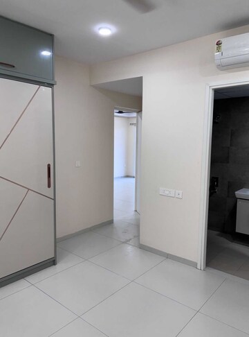 Room in 3 BHK Apartment at Jayabheri The Nirvana, Gopanpally – for Rent