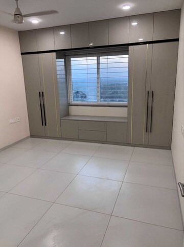 Room in 3 BHK Apartment at Jayabheri The Nirvana, Gopanpally – for Rent