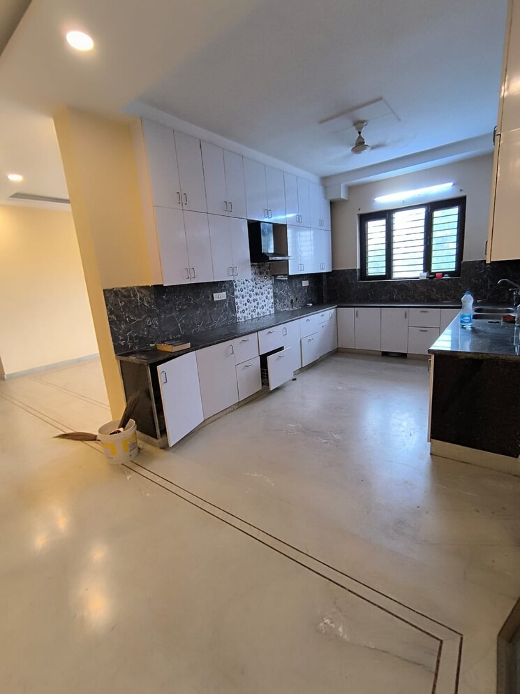 Kitchen, green fields colony 4 Bedroom 310 Sq.Yd. Builder Floor In Green Fields Colony Faridabad 9165118