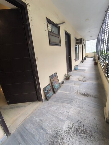 Room in 4 BHK Builder Floor at Green Fields Colony – for Rent