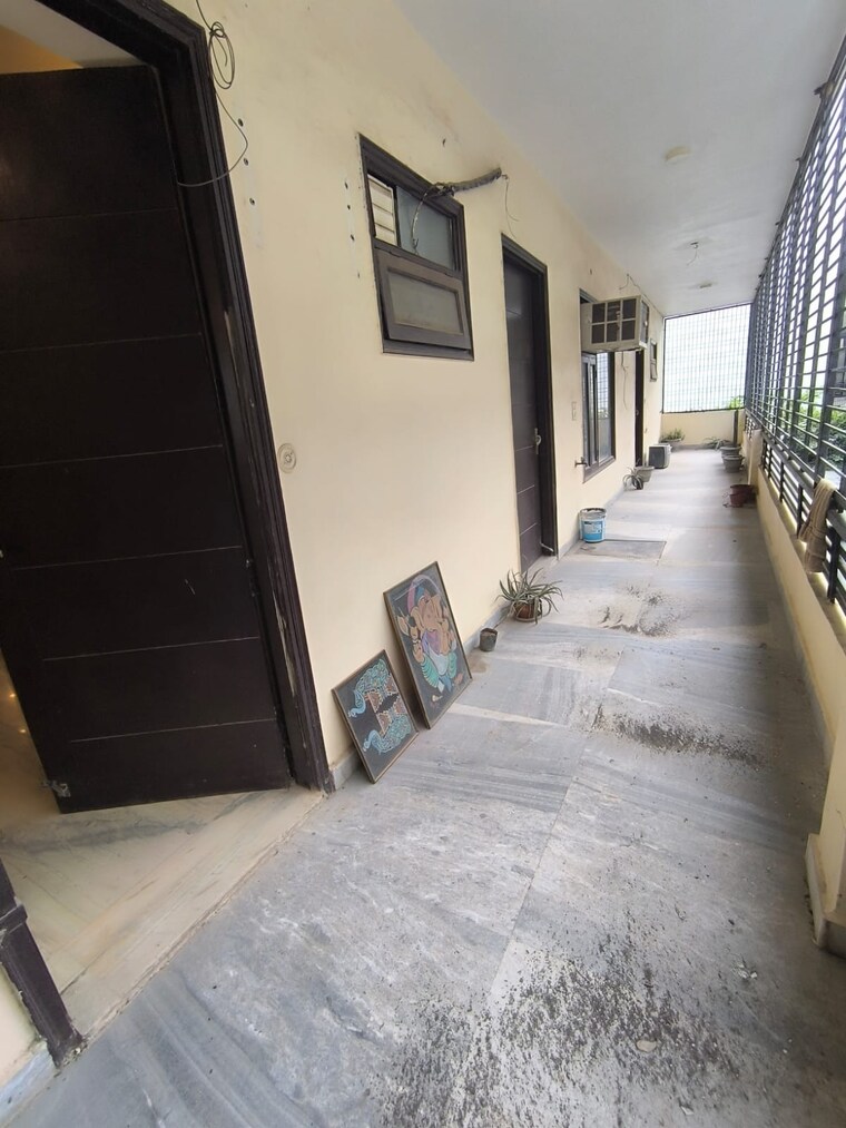 Room, green fields colony 4 Bedroom 310 Sq.Yd. Builder Floor In Green Fields Colony Faridabad 9165118