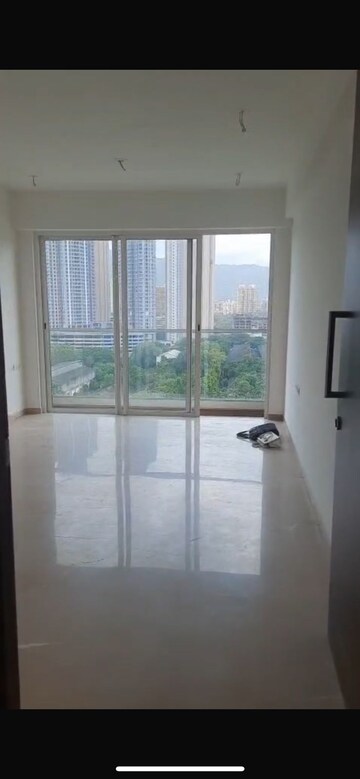 Room in 2 BHK Apartment at Indiabulls One Indiabulls, Pokhran Road No Two – for Rent