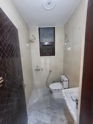 Master Bedroom in 3 BHK Builder Floor at Green Fields Colony – for Rent