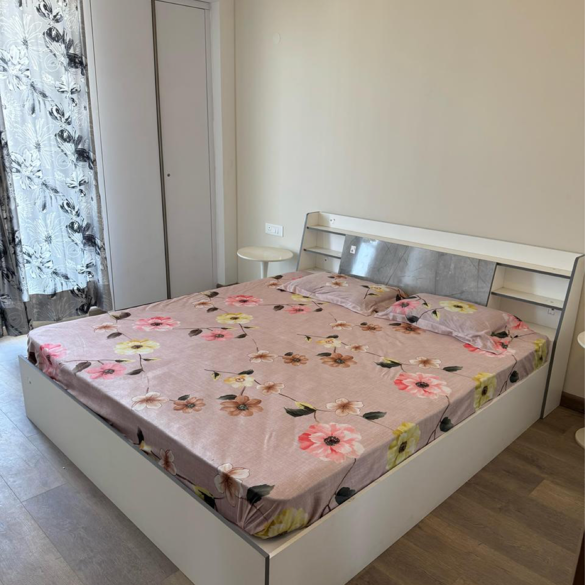 3.5 BHK + Servant Room Apartment For Rent in ABA Ivy County