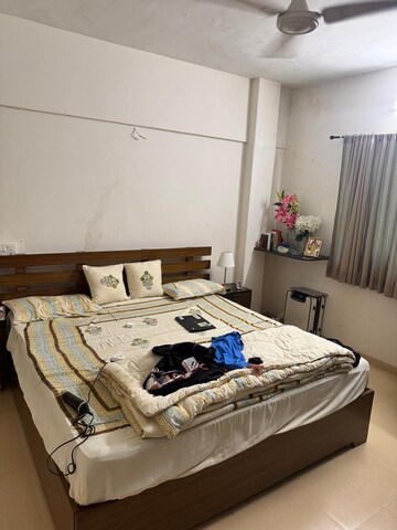 Bedroom in 2 BHK Apartment at Deccan Court Bandra, Bandra West – for Rent