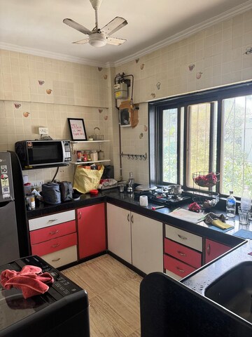 Team Area in 2 BHK Apartment at Deccan Court Bandra, Bandra West – for Rent