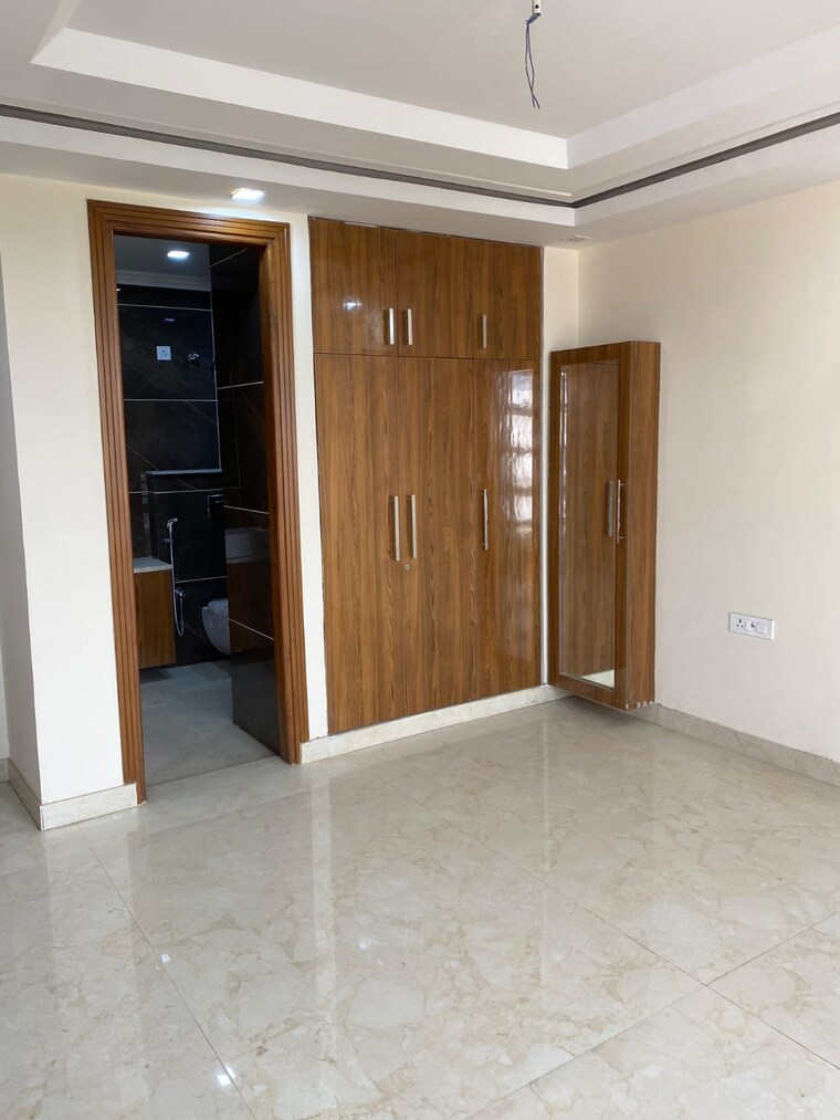 Room, sector 4 3 Bedroom 3600 Sq.Ft. Independent House In Sector 4 Gurgaon 9165357