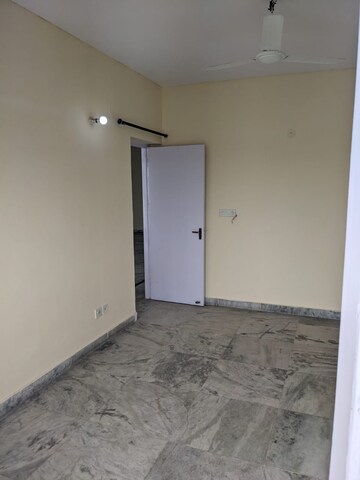 Room in 4 BHK Apartment at Ardee City The Residency, Sector 52 – for Rent