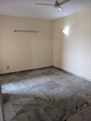 Room in 4 BHK Apartment at Ardee City The Residency, Sector 52 – for Rent