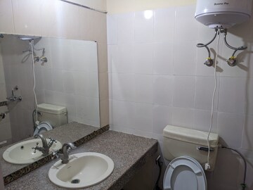 Bathroom in 4 BHK Apartment at Ardee City The Residency, Sector 52 – for Rent