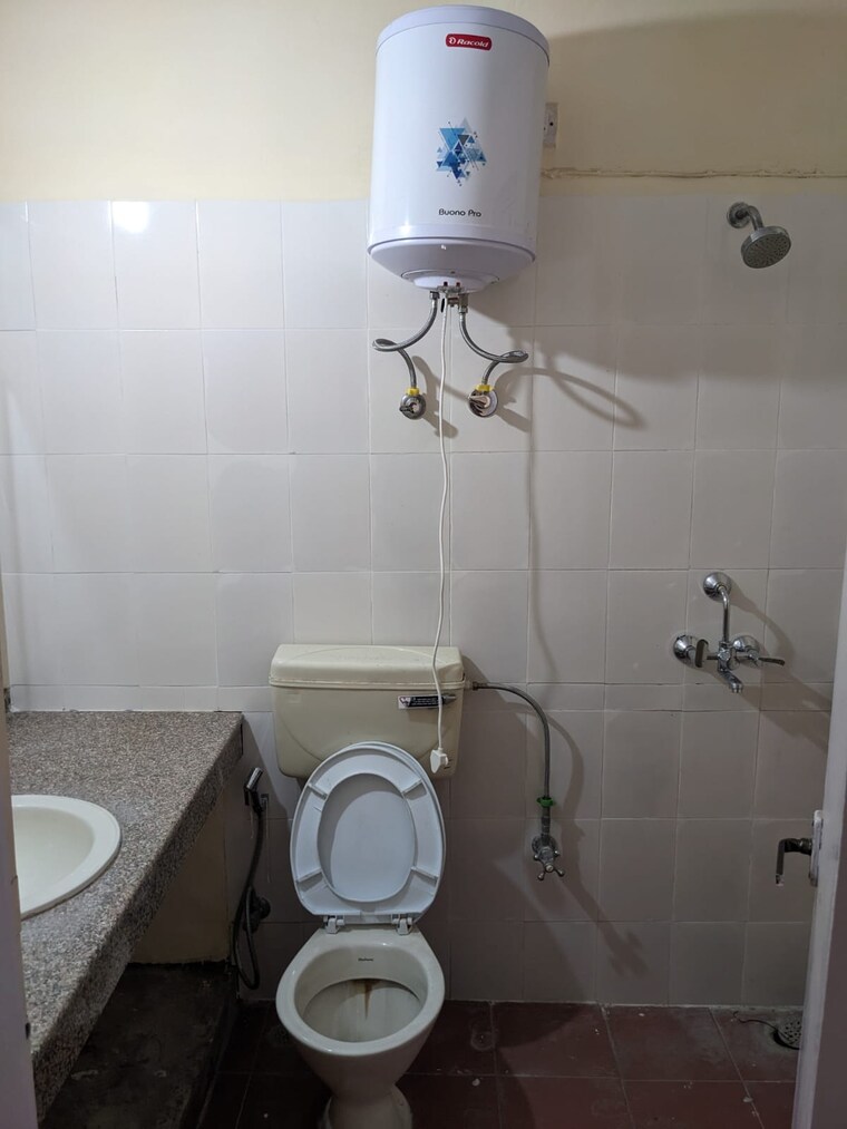 Bathroom, ardee-city-the-residency 4 Bedroom 1660 Sq.Ft. Apartment In Sector 52 Gurgaon 9165399