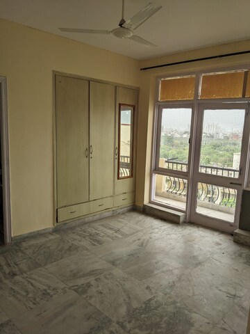 Room in 4 BHK Apartment at Ardee City The Residency, Sector 52 – for Rent