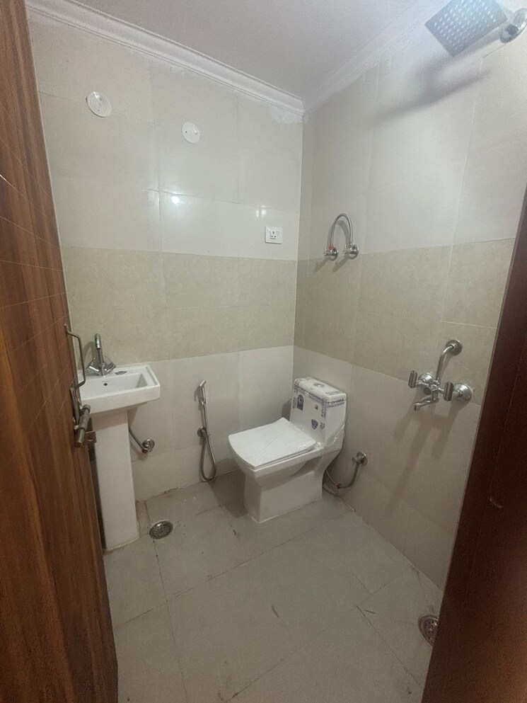 Bathroom, saket 1 Bedroom 400 Sq.Ft. Builder Floor In Saket Delhi 9165427