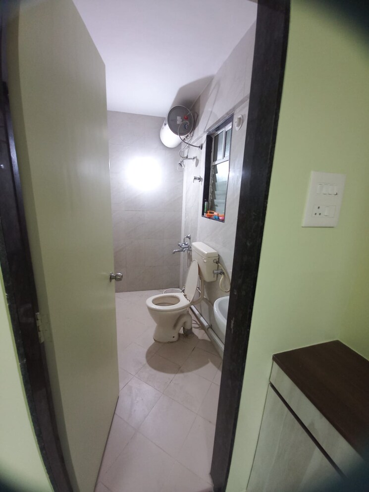 Bathroom, kumar-mahatma-society 2 Bedroom 1120 Sq.Ft. Apartment In Kothrud Pune 9165439