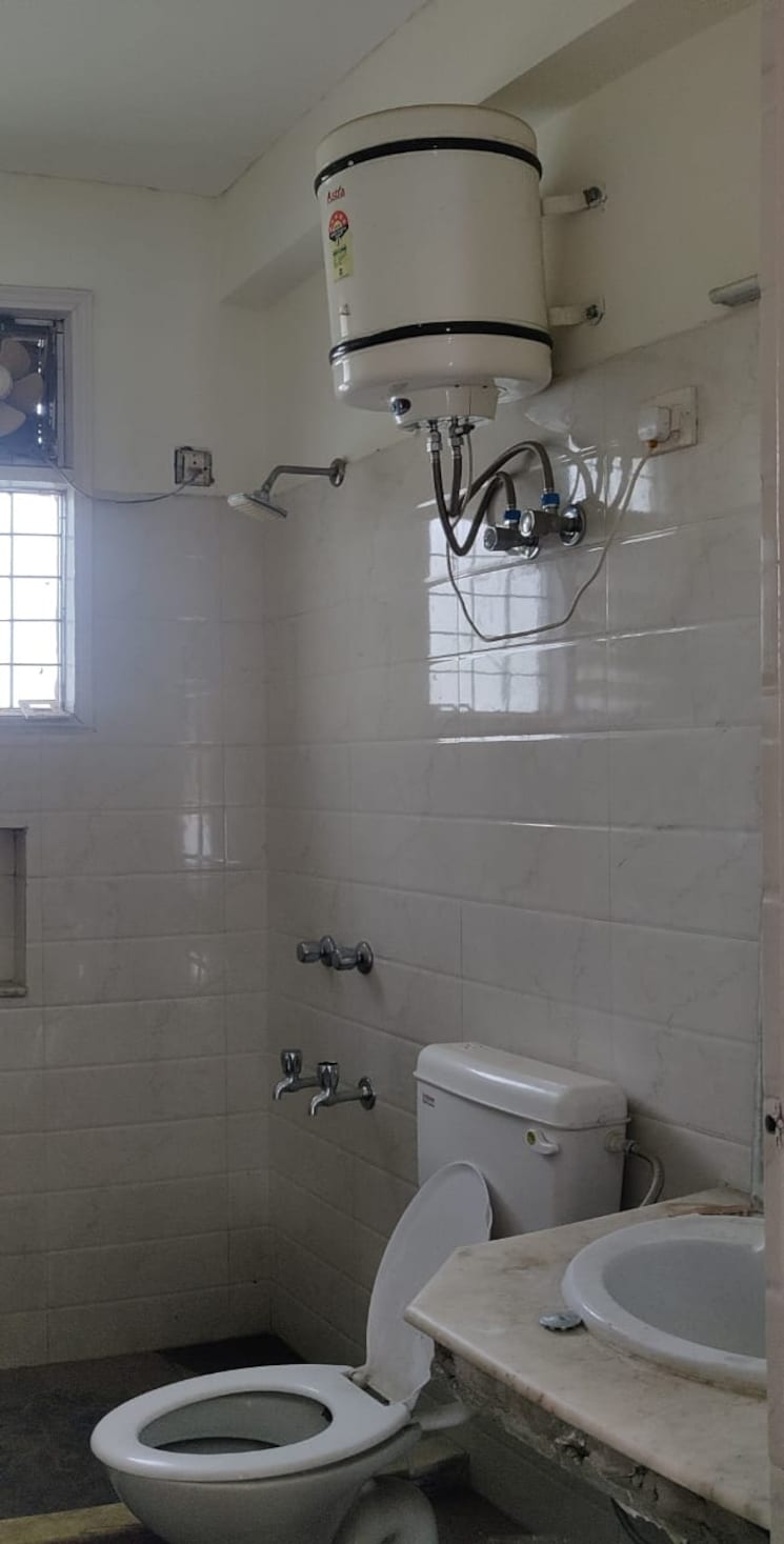 Master Bedroom, unitech-residency-greens 3 Bedroom 1200 Sq.Ft. Apartment In Sector 46 Gurgaon 9165536