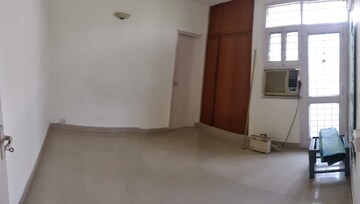 Room in 3 BHK Apartment at Unitech Residency Greens, Sector 46 – for Rent