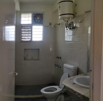 Bathroom in 3 BHK Apartment at Unitech Residency Greens, Sector 46 – for Rent